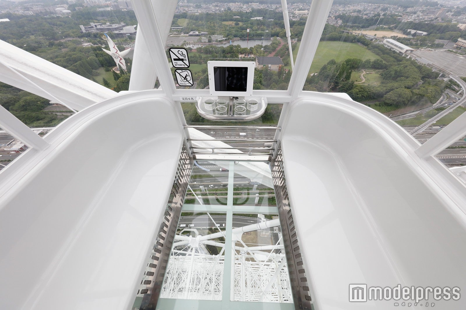 床までクリアな観覧車／画像提供：フェリスウィールインベストメント