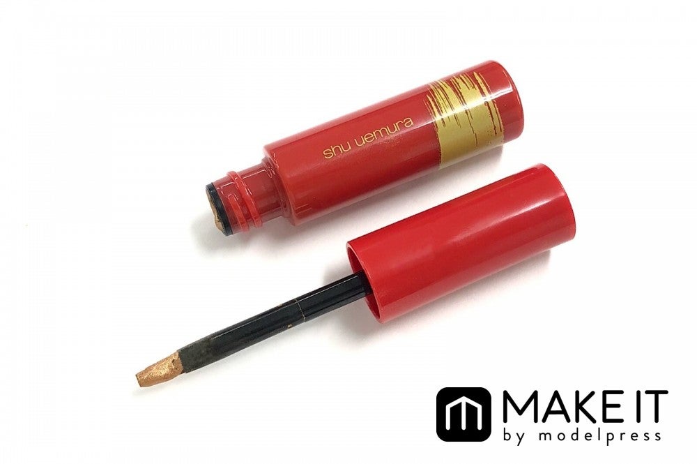shu uemura／マジックメタリック リップ ライナー／ブロンズ オー／3,000円（税抜） (C)メイクイット