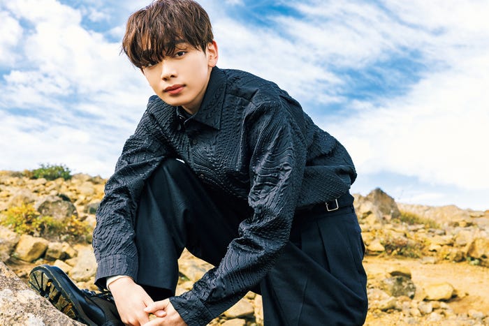 「宮世琉弥カレンダー2024.4-2025.3」本人お気に入りカット(C)SDP