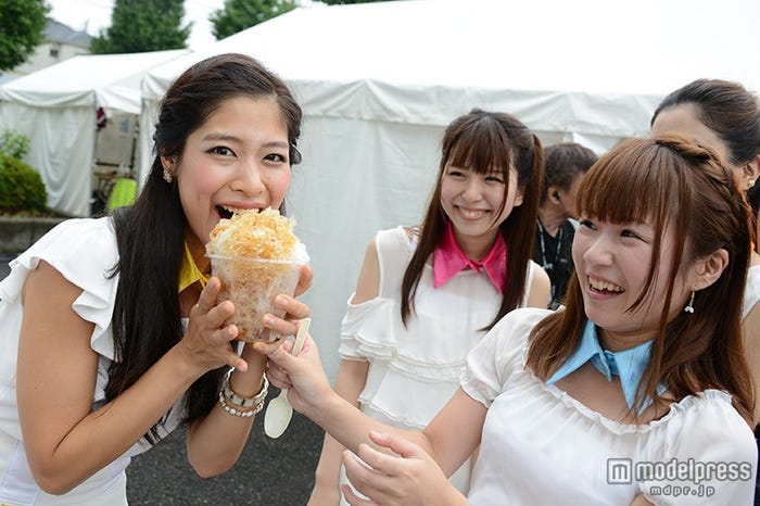 かき氷にかぶりつくRe:ガールズ