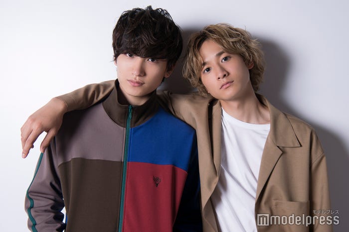 (左から)金子大地、小関裕太 (C)モデルプレス