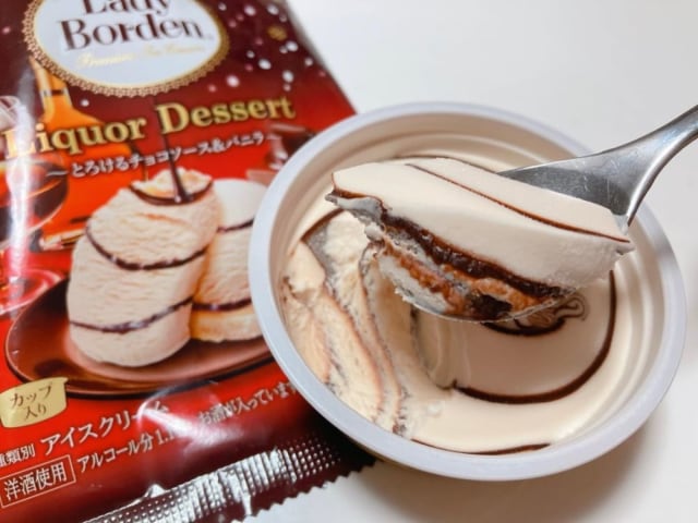 レディーボーデンのとろけるチョコソース＆バニラ