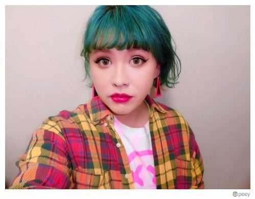 ぺえ、セルフカット＆カラーでぱっつん前髪×グリーンヘアに大胆チェンジ「クオリティ高い」「すごい似合う」