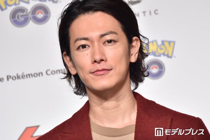 佐藤健ヘア変遷 短髪 長髪 オールバック 長さ アレンジで雰囲気ガラリ モデルプレス