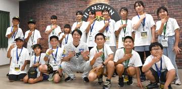 阪神・近本 小学生16人甲子園に招待「本物に触れる刺激を」自身が理事「子ども夢応援プロジェクト」