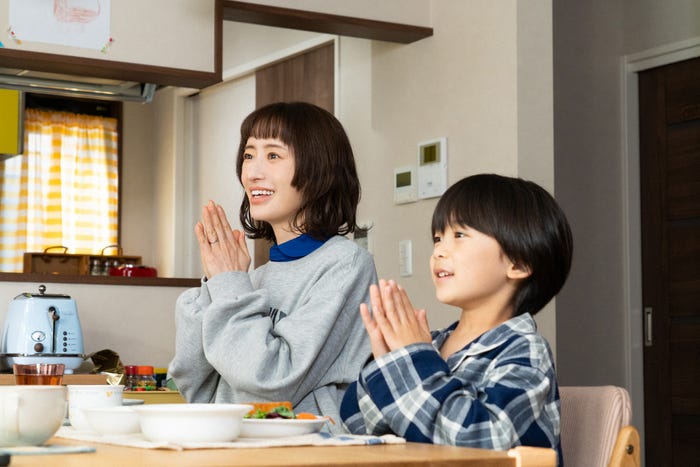 松本まりか、佐藤大空(C)「元科捜研の主婦」製作委員会