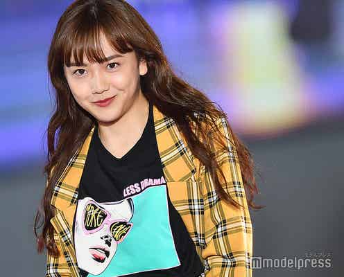 松井愛莉、ミニスカ美脚に観客うっとり スマイル弾ける<関コレ2018A/W>