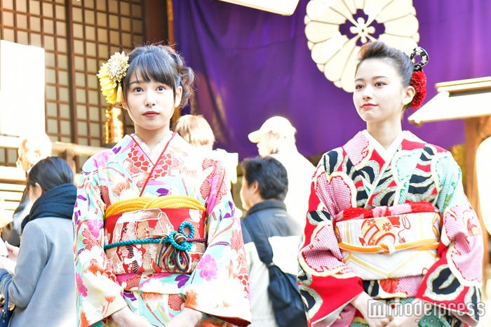 桜井日奈子、山本舞香 (C)モデルプレス