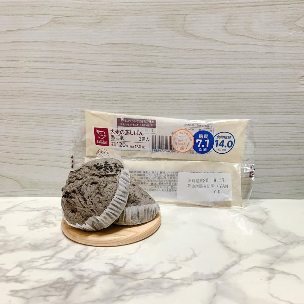 ローソン「大麦の蒸しぱん黒ごま」