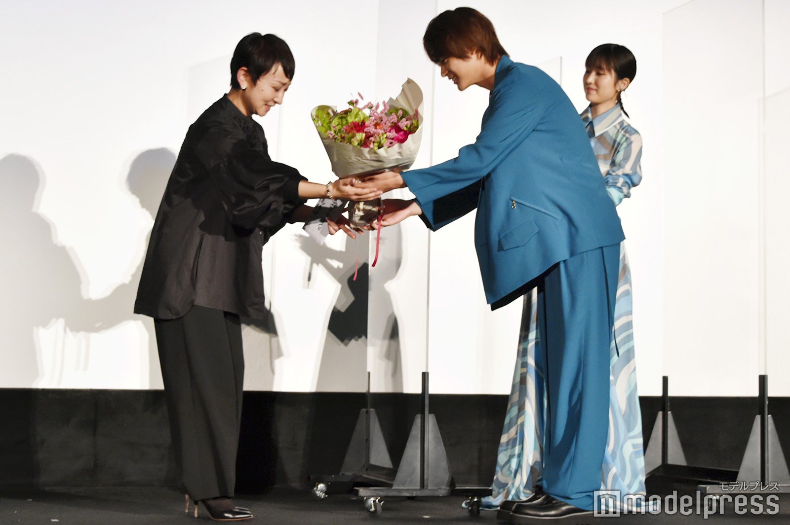 中井由梨子氏、神尾楓珠 （C）モデルプレス