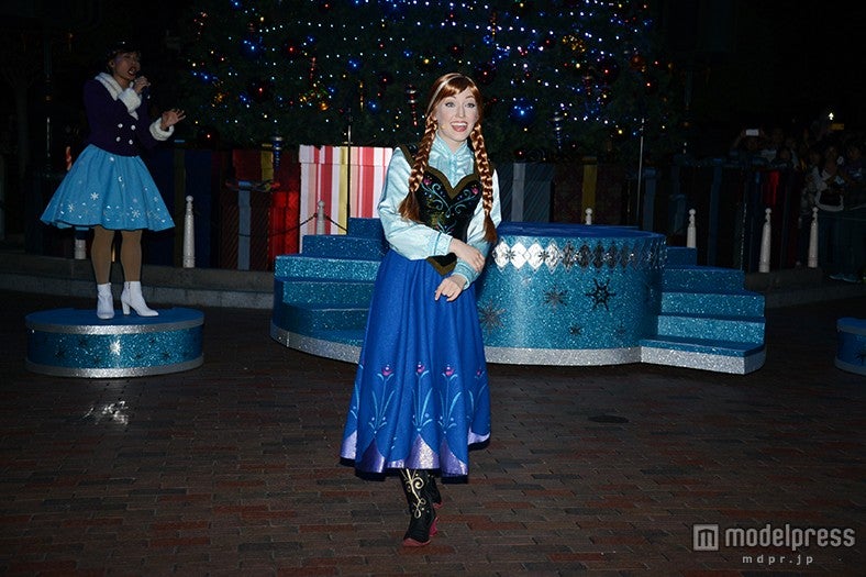 「フローズン・クリスマスツリー・ライトニング・セレモニー」