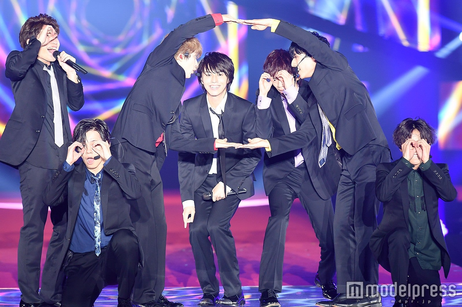 超特急、トラブルでステージ中断も…さすがの“盛り上げ番長”パフォーマンスで超挽回！＜GirlsAward 2017 A／W＞