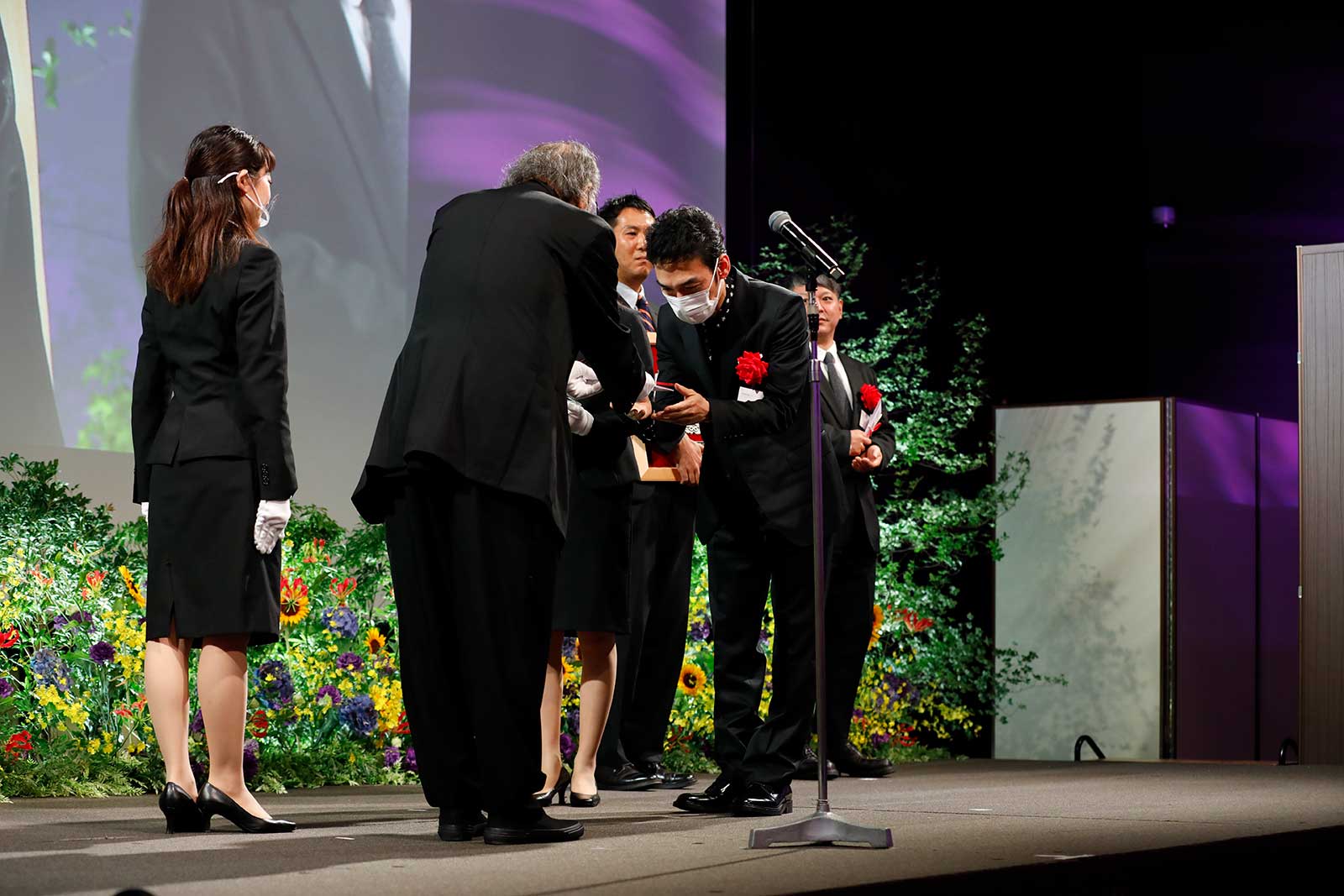 演技賞を受賞する草なぎ剛（提供写真）