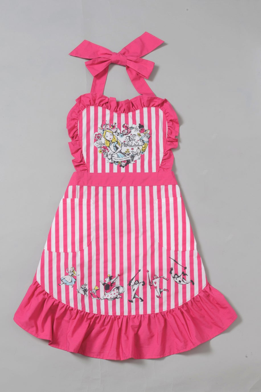 エプロンM、L　各￥3,200（C）Disney