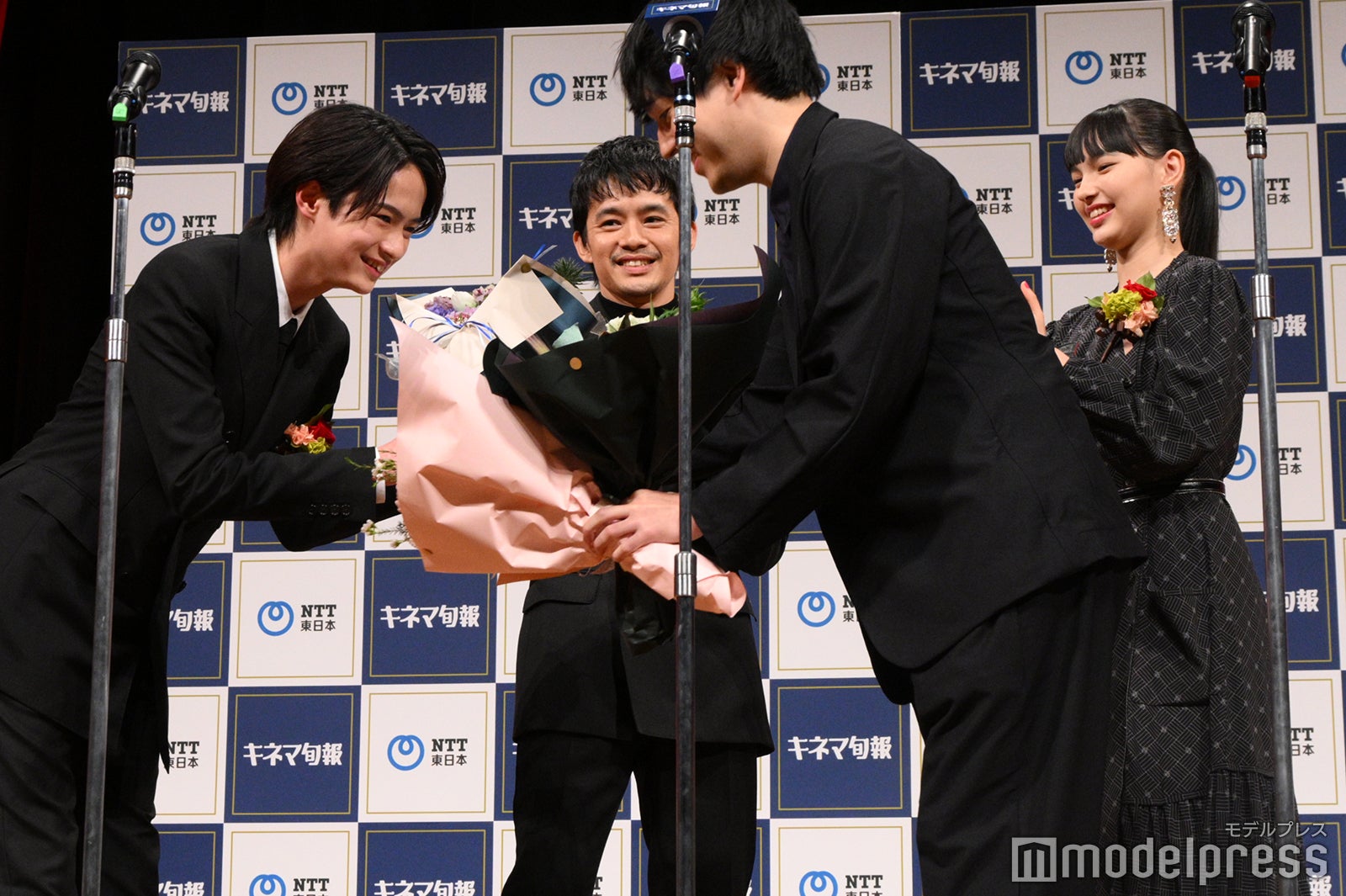 越山敬達、奥山大史監督（C）モデルプレス