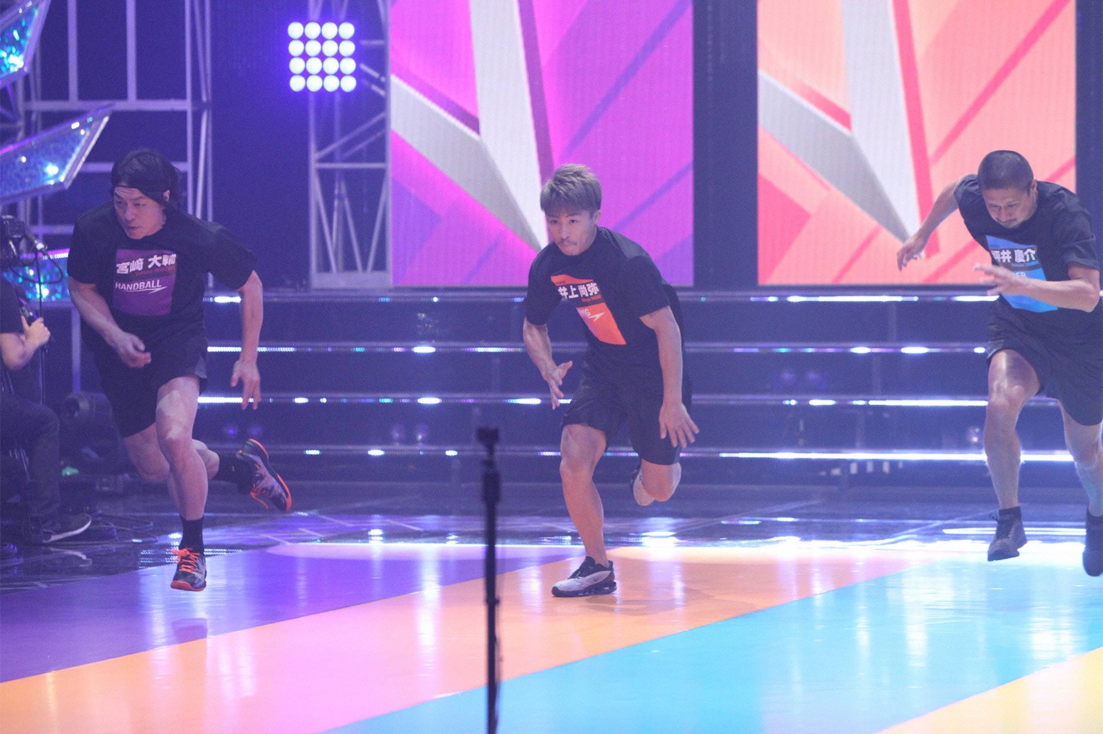 ジャスト10メーターに挑戦する(左から)宮﨑大輔、井上尚弥、坪井慶介 （C）フジテレビ