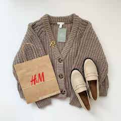 本格的な秋到来 H M ニットカーディガン が超可愛いって噂 モデルプレス 本格的な秋到来 H M ニットカーディガン が超可愛いって噂 モデルプレス
