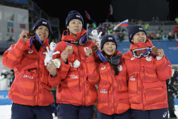 メダル明暗分けたのはわずか50cm アンカー二階堂、極限状態でゲート下げる決断実る 作山コーチ「メダルに届いてよかった」