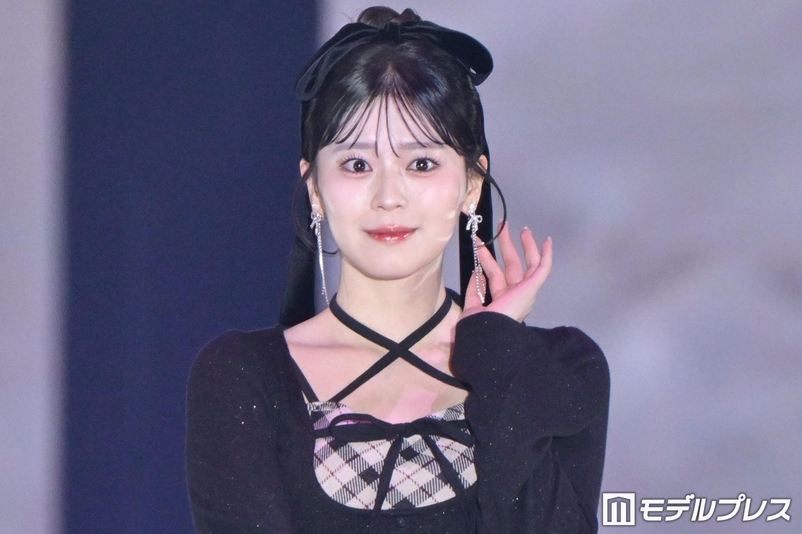 超ときめき宣伝部・坂井仁香、モノトーンコーデで美デコルテ際立つ 大人っぽい着こなしに「スタイル良すぎ」「美しい」の声【ガルアワ2026A/W】