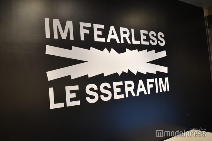 「LE SSERAFIM 2024 S/S POP UP IN TOKYO」内観(C)モデルプレス