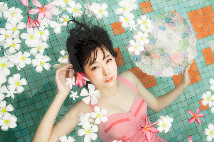 渡辺美優紀ファーストスタイルブック「MILKY」(画像提供:光文社)