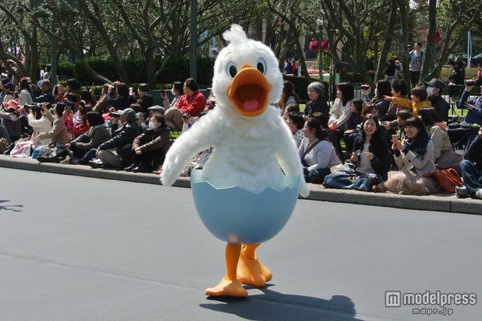 ディズニーパレードに初登場したみにくいあひるの子