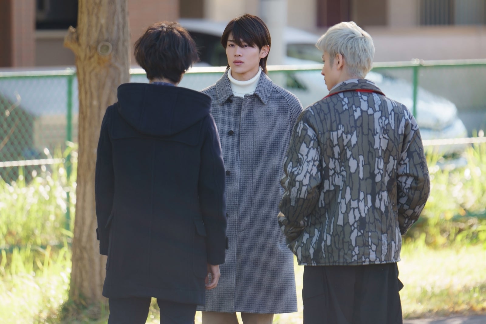 木村慧人、大久保波留、長谷川慎「レッドブルー」第5話（C）「レッドブルー」製作委員会・MBS（C）波切敦／小学館