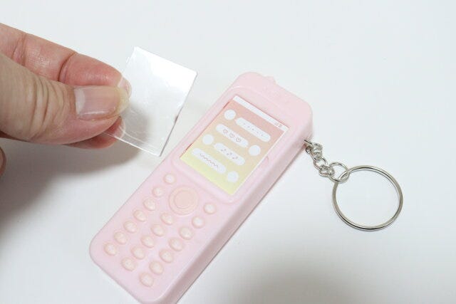 ダイソー　キーホルダー（携帯）　入れ替え　写真