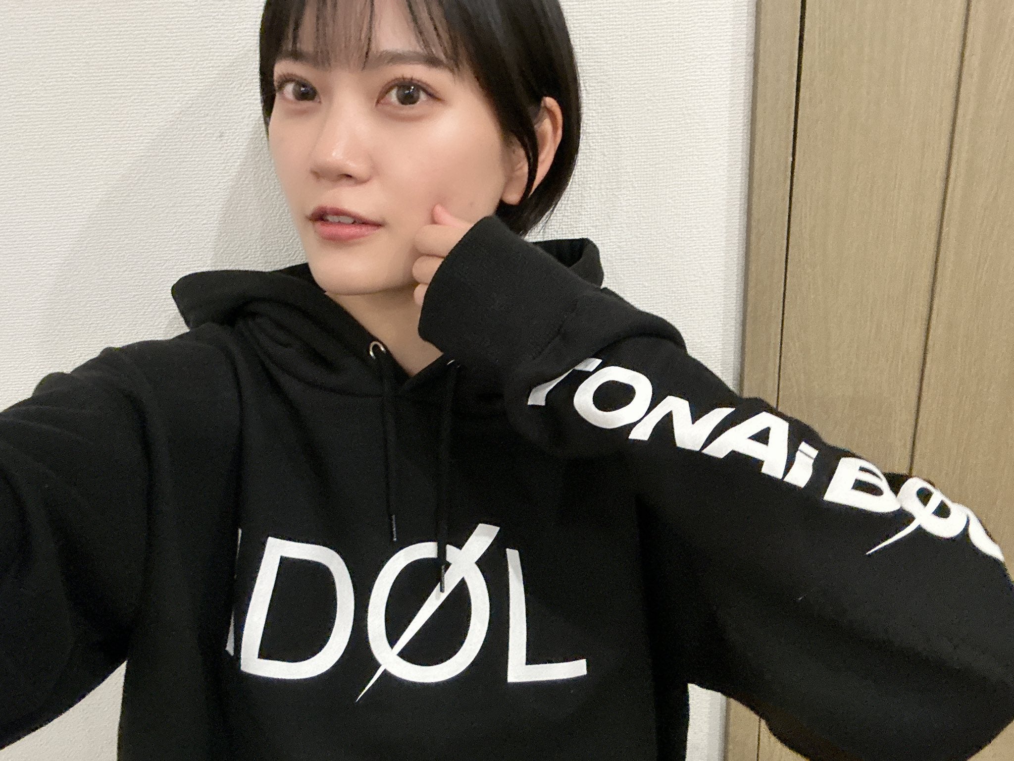 クロちゃんと真剣交際中の美女・リチ「モンスターラブ」着用Tシャツの“秘密”に驚きの声