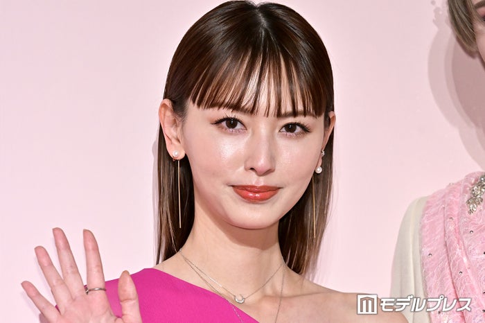 鈴木えみ、鮮やかオレンジヘアにイメチェン「美しい」「何色でも似合う」の声