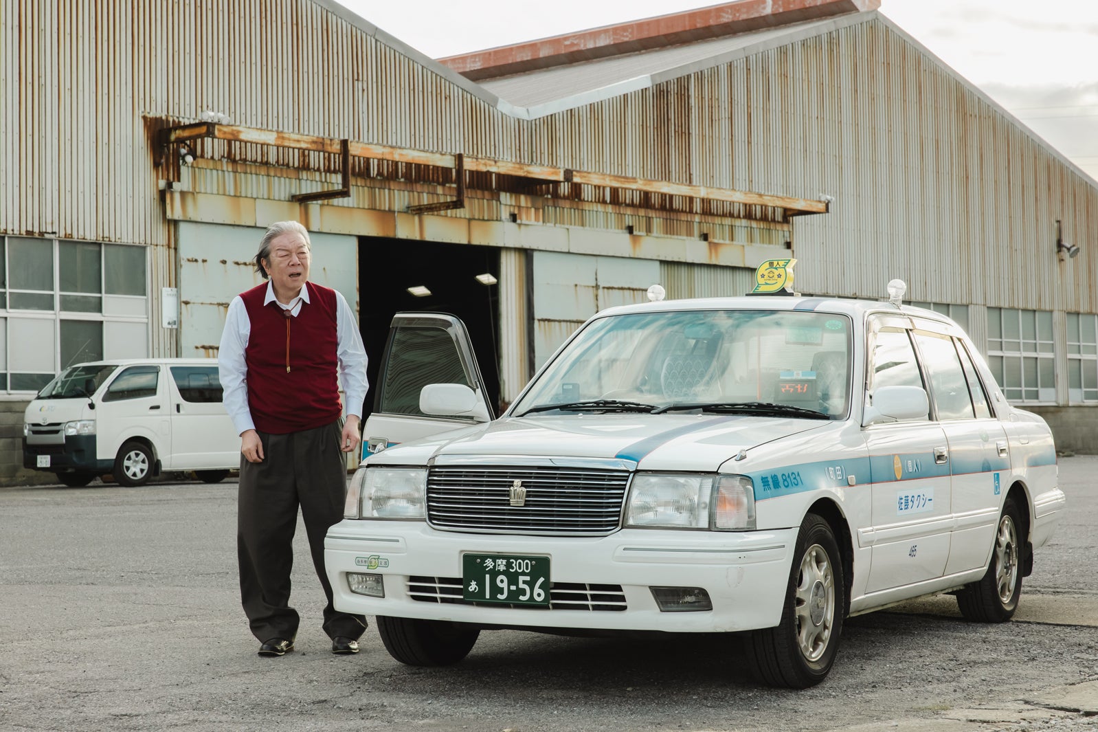 古田新太「ノンレムの窓 2025・新春」より「前の車を追ってください」（C）日本テレビ