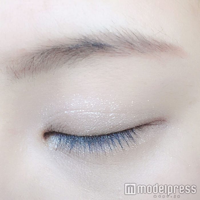 下まぶたにも忘れずに/写真:onoaki(C)モデルプレス