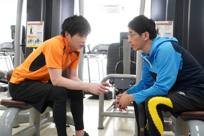 田中圭、野間口徹/「あなたの番です」第4話より(C)日本テレビ