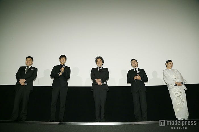 映画「日本のいちばん長い日」初日舞台あいさつの様子/左から:原田眞人監督、松坂桃李、役所広司、本木雅弘、神野三鈴