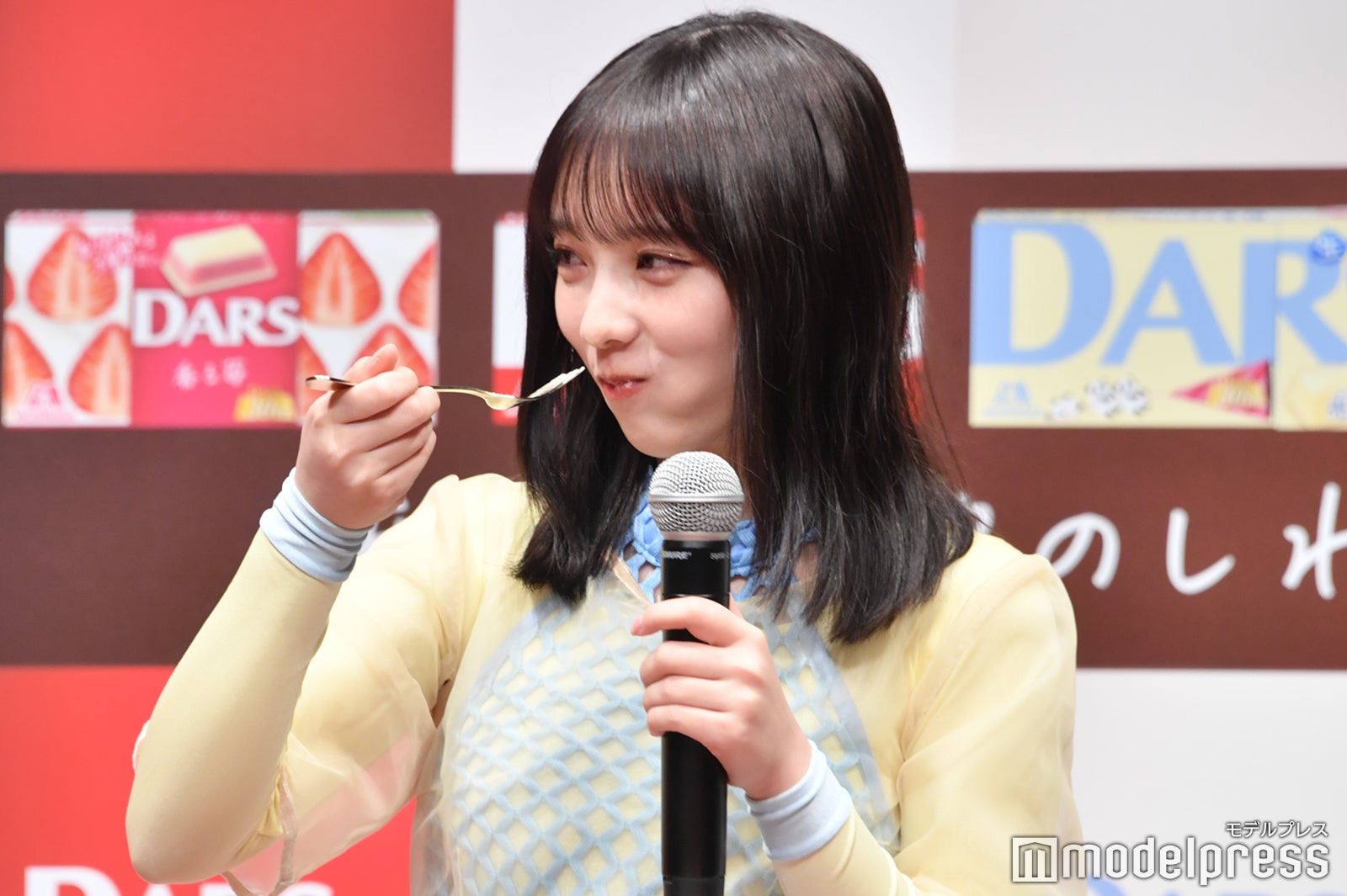 優勝者としてケーキを食べる与田祐希（C）モデルプレス