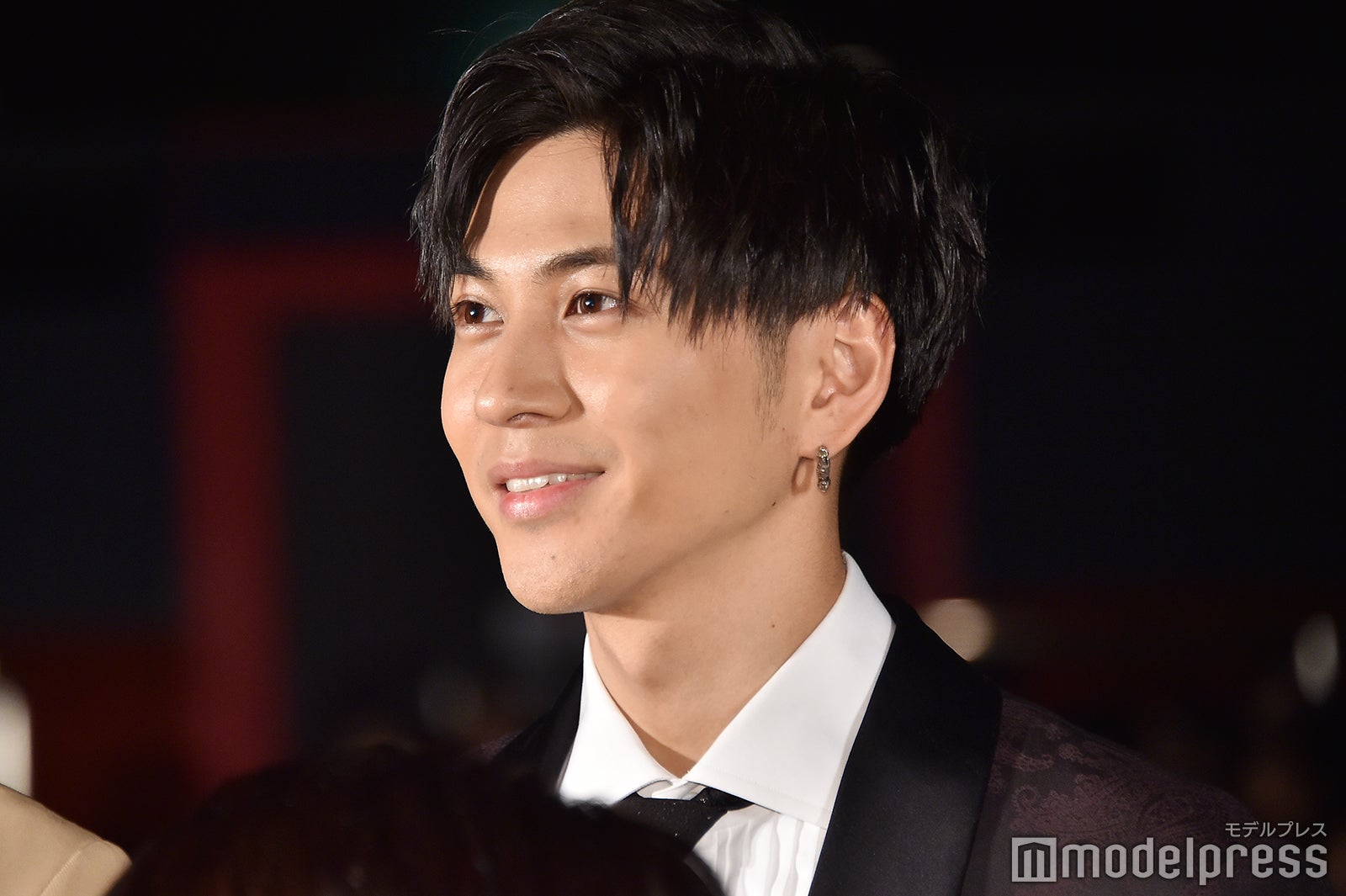 井澤勇貴、中島ケイカとの結婚を発表 手繋ぎ2ショット＆直筆で報告