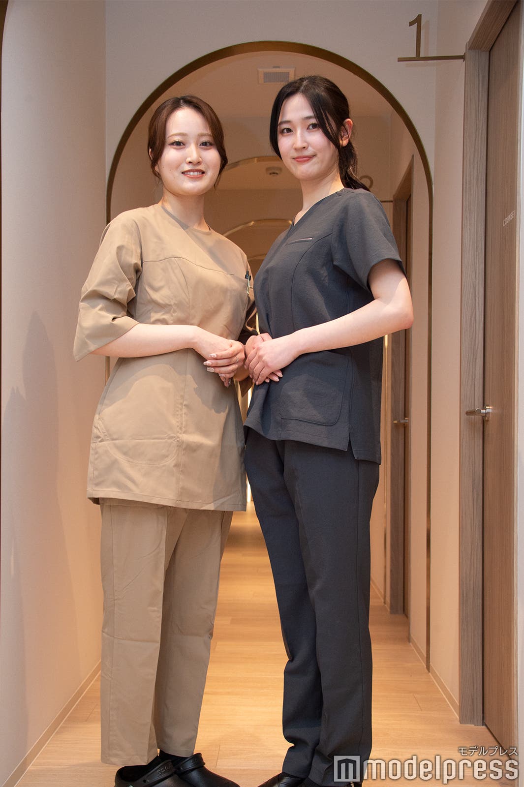 (左から)カウンセラー、看護師(C)モデルプレス