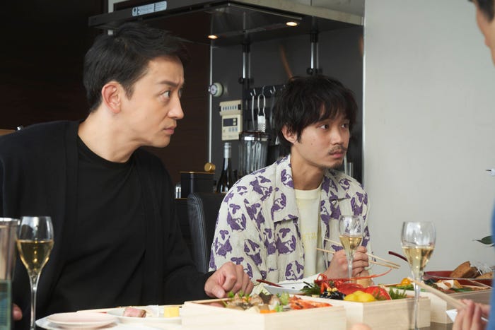 山本耕史、磯村勇斗「きのう何食べた? season2」第6話より(C)「きのう何食べた? season2」製作委員会(C)よしながふみ/講談社