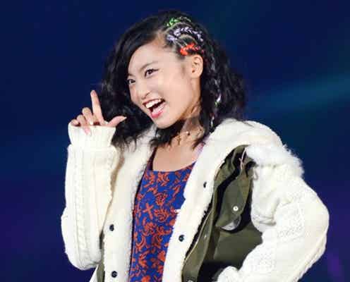 小島瑠璃子がイメチェン ミニワンピで観客魅了