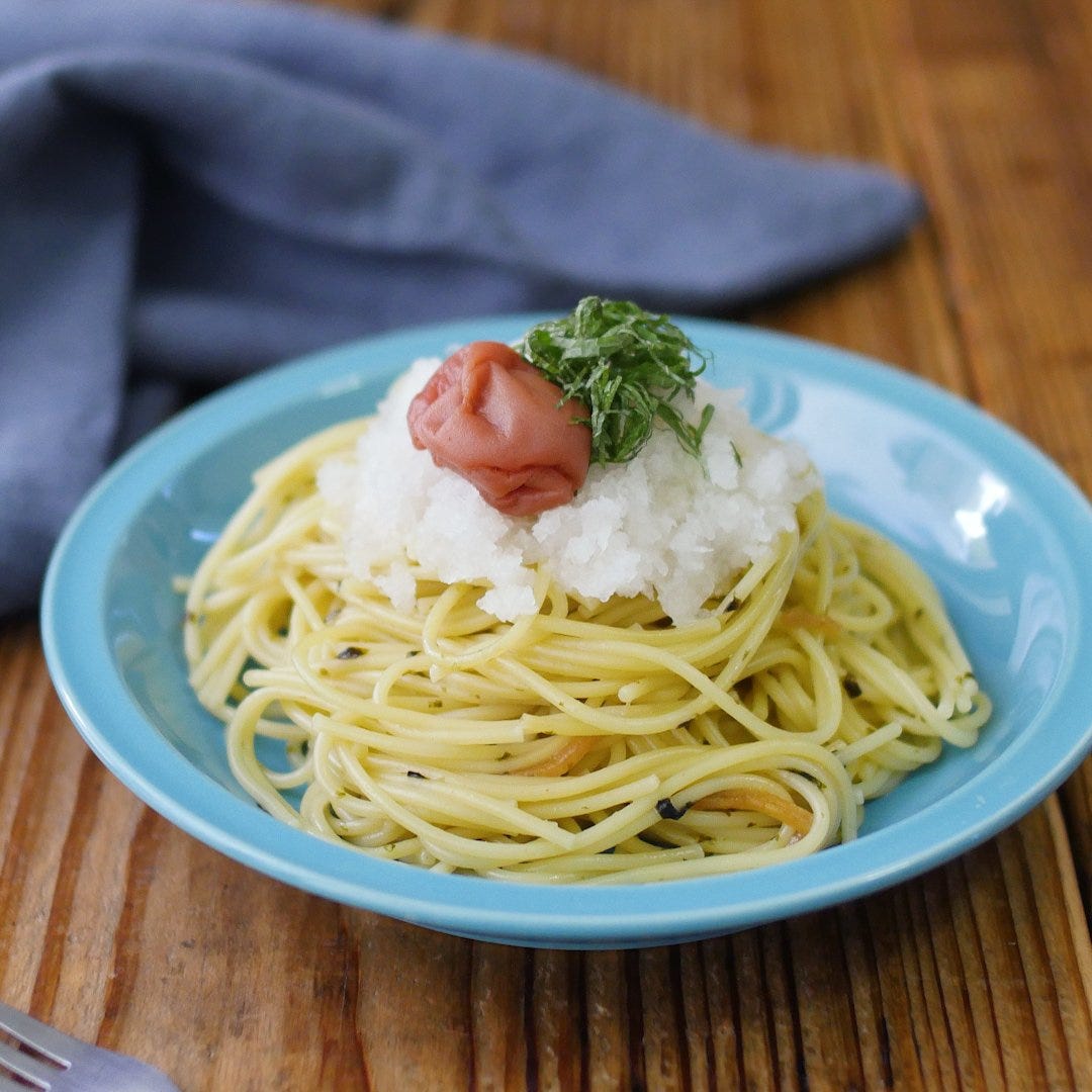 お茶漬けの素で。ワンパン梅しそパスタ