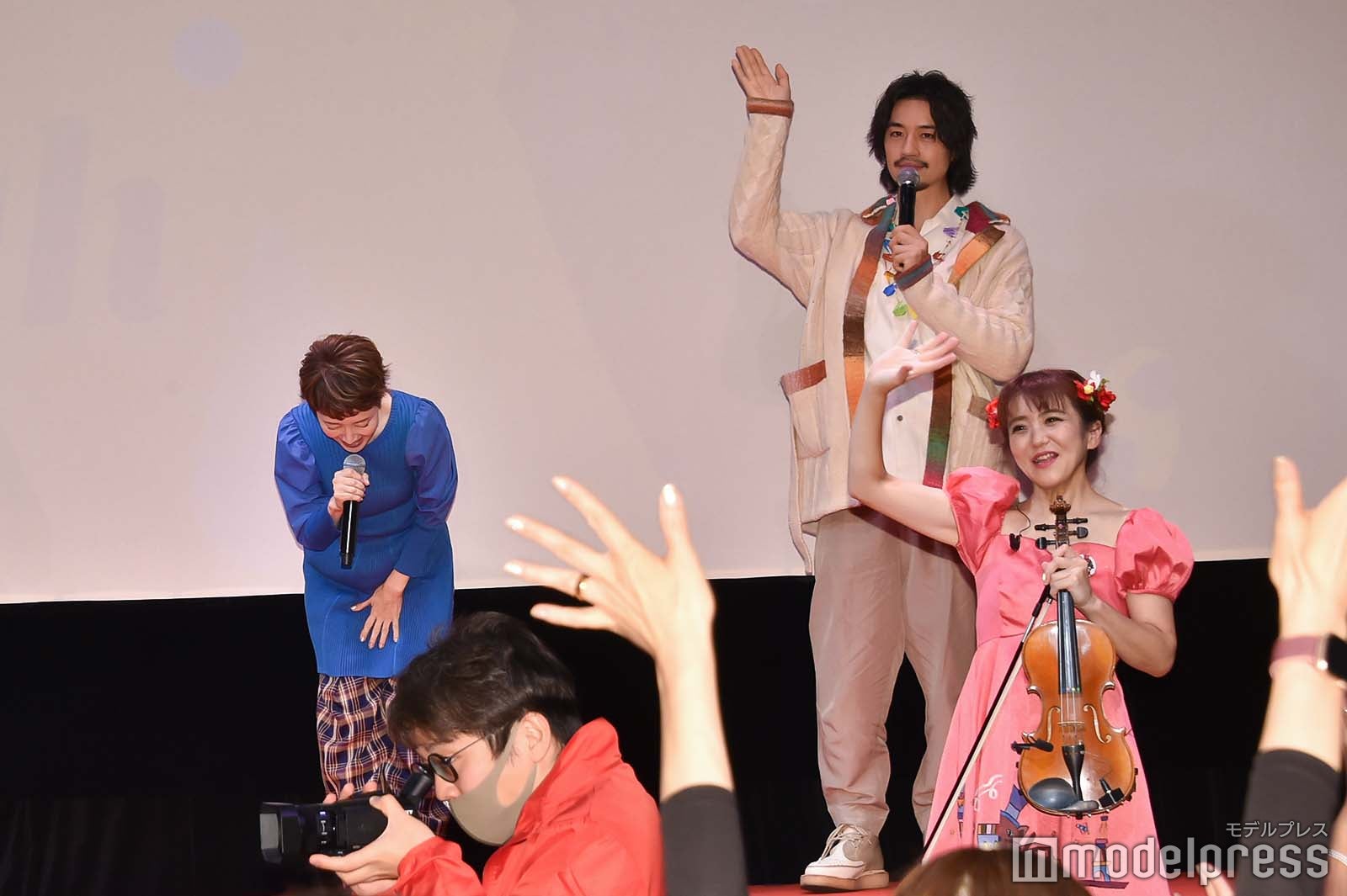 戸田恵子、斎藤工 （C）モデルプレス