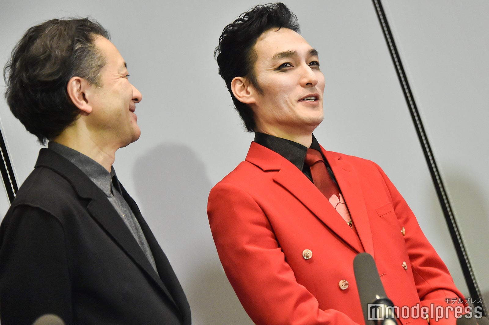 白井晃、草なぎ剛（C）モデルプレス