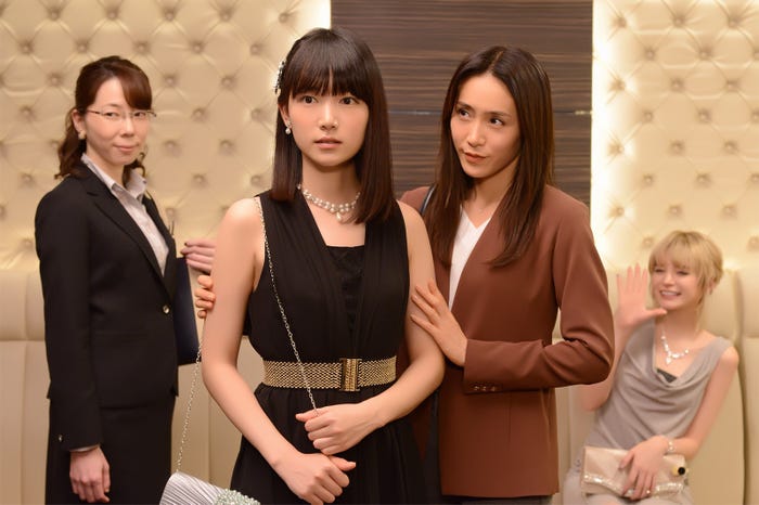 平岩紙、小川紗良、山口紗弥加、瑛茉ジャスミン(C)読売テレビ・日本テレビ「ブラックスキャンダル」