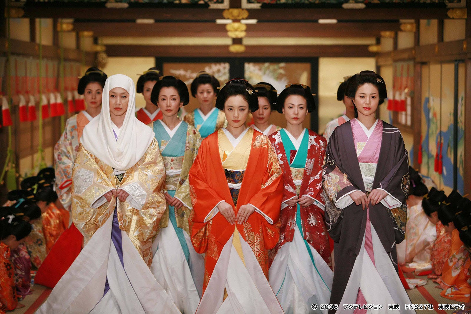 （左から）高島礼子、麻生祐未、仲間由紀恵、杉田かおる、井川遥（映画『大奥』より）（C）2006 フジテレビジョン　東映　FNS27社　東映ビデオ