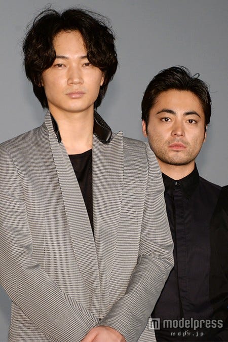 映画「新宿スワン」完成披露試写会に出席した（左から）綾野剛、山田孝之【モデルプレス】
