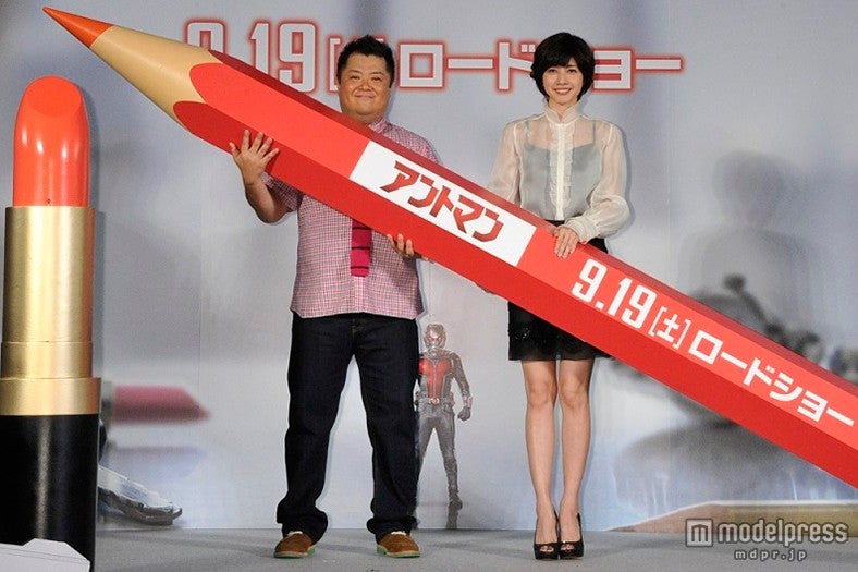 （左から）小杉竜一、内田有紀（C）Marvel 2015