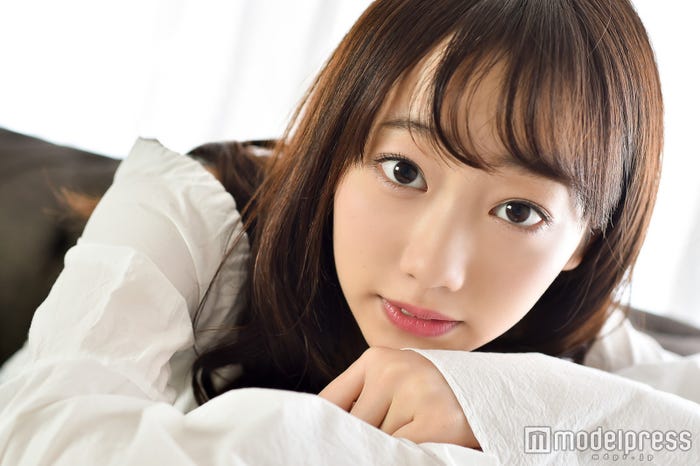 岡田恋奈 (衣装:JILLSTUART)(C)モデルプレス