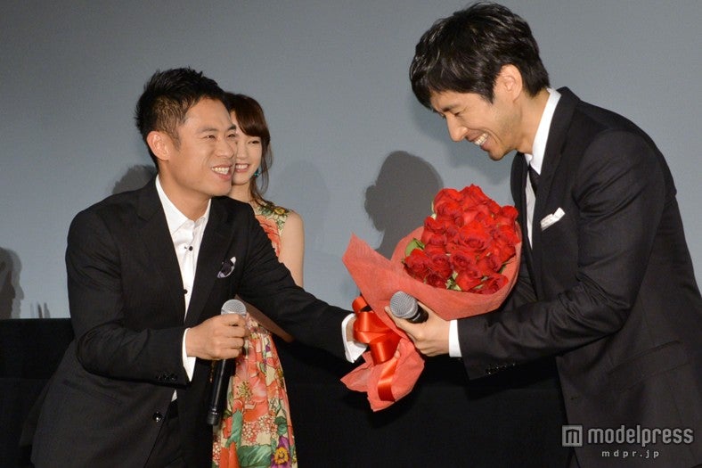 西島秀俊（右）と伊藤淳史（左）