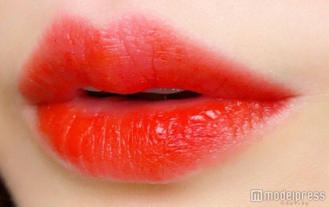 【Aritaum(アリタウム)】「カラー ライブ ティント “03 APPLE LIPS”」使用/写真:Risa(C)モデルプレス