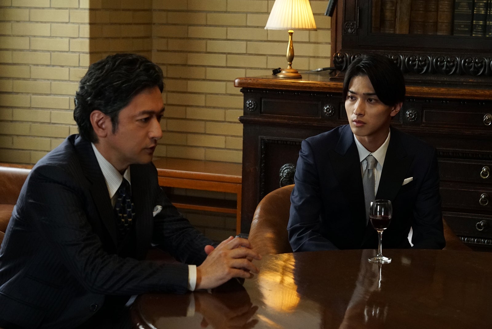 石丸幹二、横浜流星「アキラとあきら」初解禁された場面写真（C）2022「アキラとあきら」製作委員会